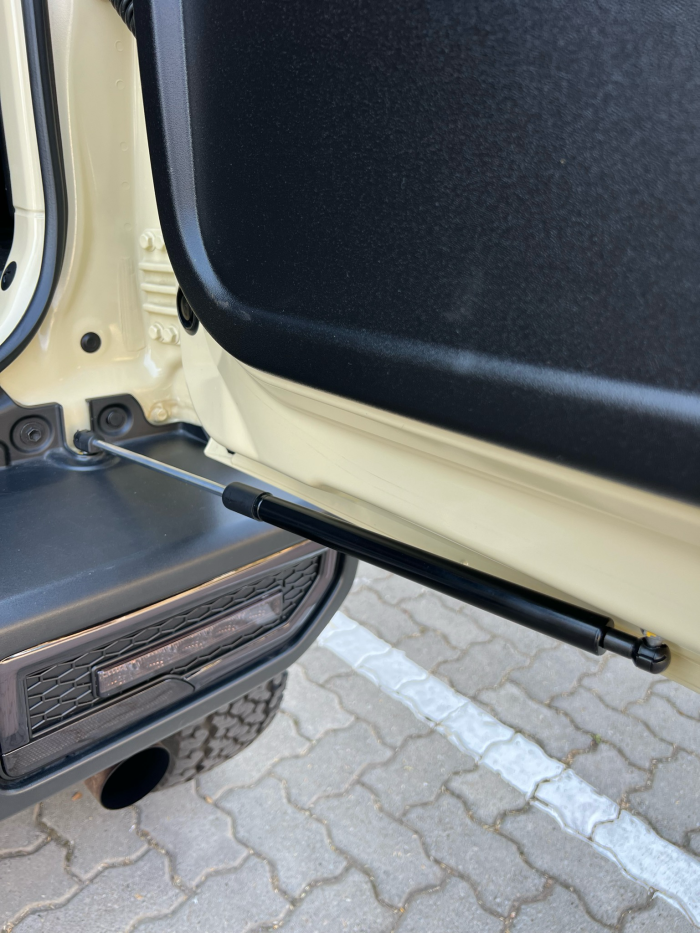 90 deg strut for the rear door